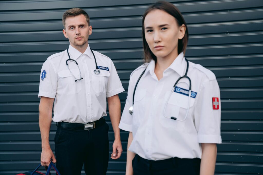 Foto profissional grátis de ajuda, ambulância, assistência